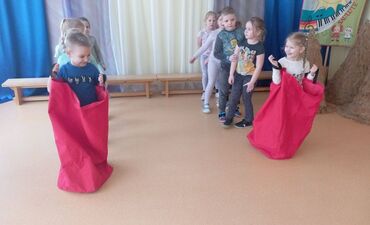 Fizinio aktyvumo veikla „Linksmosios estafetės“