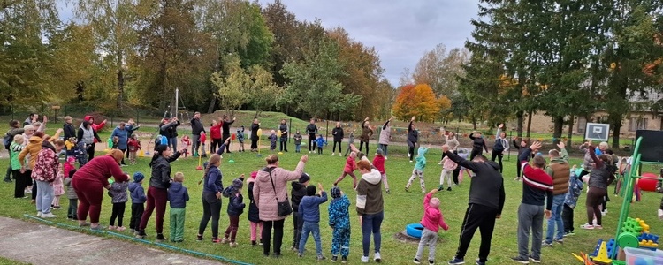 SĖKMINGAI ĮGYVENDINTAS PROJEKTAS „SPORTUOJU KARTU SU TĖVELIAIS“